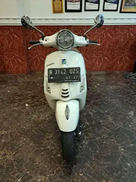 DP 1 JT PROMO VESPA PRIMAVERA 150 ABS 2022 BERGARANSI MESIN + HELM
