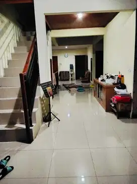 Rumah Apik 3 Lantai di Komplek Pasadena Bandung