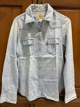 Kemeja Denim Wanita Levi’s Original | Second Mulus | Hanya 15RB!