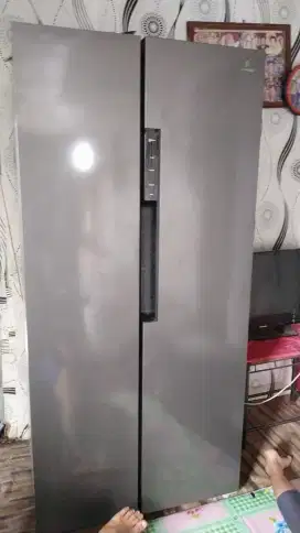 Kulkas side by side polytron