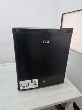 GEA Kulkas Portable Mini Bar RS-06DR Hitam Mini Bar Kulkas Hotel