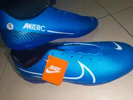 Sepatu futsal Nike