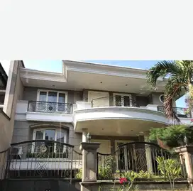 DIJUAL RUMAH GRAHA FAMILI / FAMILY BLOK O SEMI CLASSIC MODERN TERAWAT