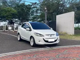 Mazda 2 Sedan Matic 2012