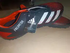 Sepatu futsal Adidas