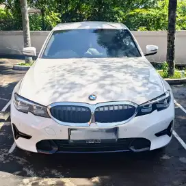 Dijual BMW 320i Dynamic 2022 A/T Putih