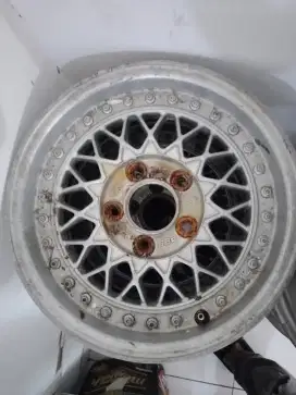 Velg pelek mobil  BBS dan velg BMW E30