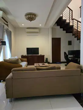 Disewakan Rumah 2 Lantai Bagus Luas Semi Furnished SHM di Bintaro