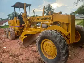 Grader mitsubishi  MG330