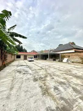 DISEWAKAN RUMAH LUAS DI SEMARANG BARAT