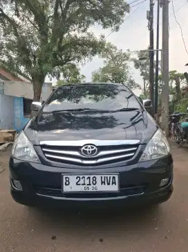 Kijang Innova V 2005