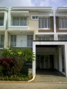 Rumah 3 lantai di Golf Residence @Kemayoran Jakarta Pusat