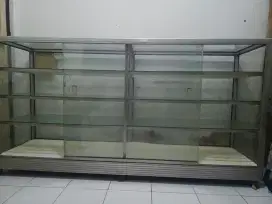 etalase kaca bekas