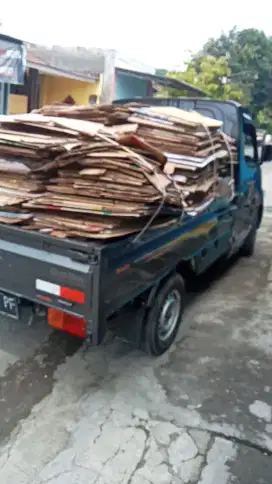 Rombeng barang bekas dus, buku, koran, elektronik, besi tua dll