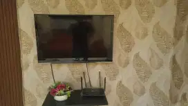 TV SHARP AQUOS 32. Kondisi Masih Normal, Minus pemakaian saja