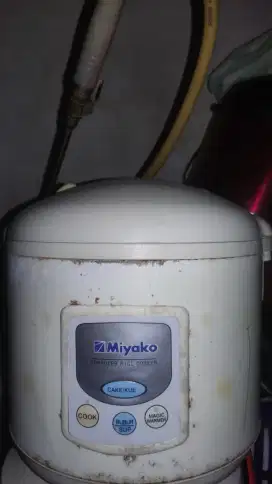 Magic com merk Miyako yang digital, normal semuanya