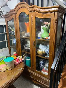 Lemari kaca kayu jati