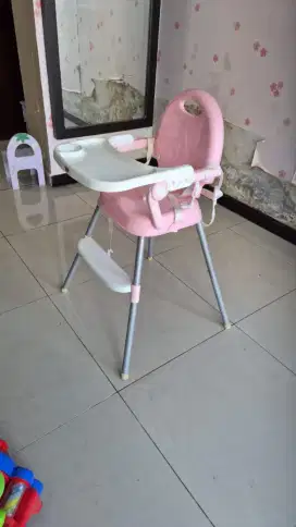 Kursi makan anak dengan meja