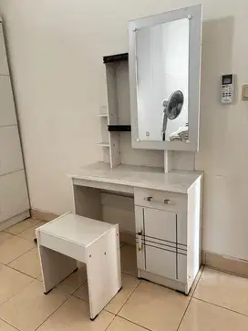 Meja rias + kursi