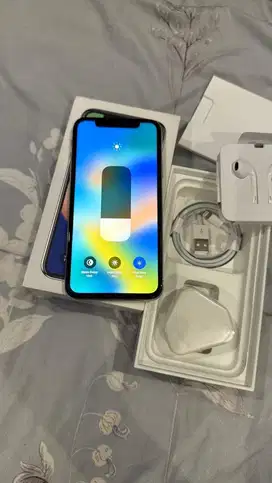 Dijual Iphone X silver 256GB Mulus Lengkap Terdaftar