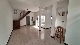 Rumah siap pakai bisa kantor di komplek Antapani Bandung