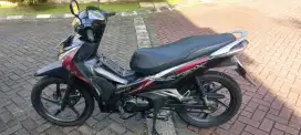 JUAL MOTOR SUPRA X 125 FI HELM IN TANGAN PERTAMA