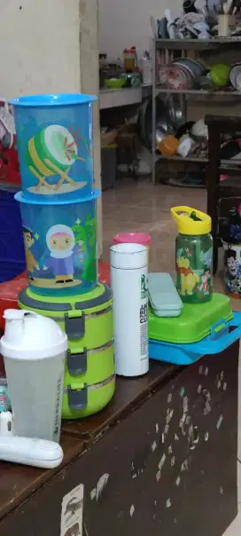 Rantang, tempat minum, toples