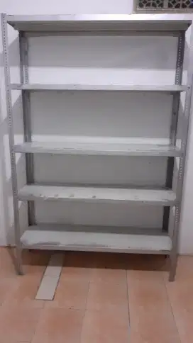 Saya mau jual rak besi