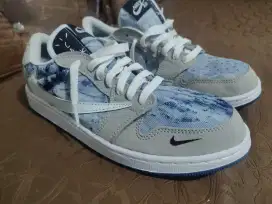 Sepatu Nike Travis Stussy