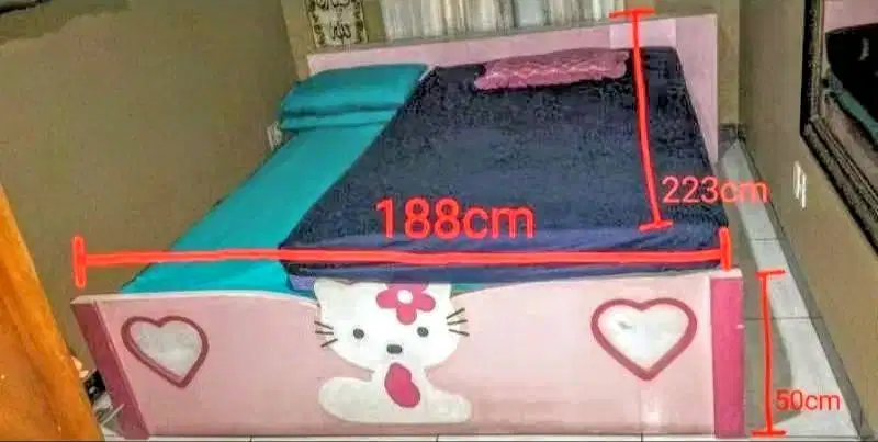 Dipan Kayu 180cm, Meja Belajar, Laci SET Hello Kitty