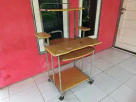 Meja Komputer Layak Pakai