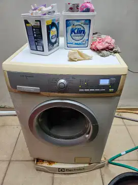 Dijual mesin cuci electrolux 7kg kondisi baik