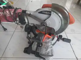 Mitter Saw 10inch MAKTEC MT230 Bekas