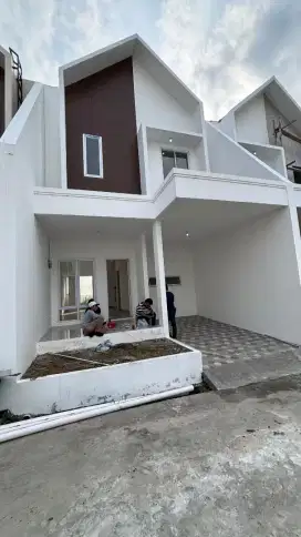 Rumah 2 lantai dekat ke pasar modern