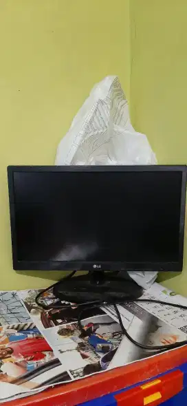 LED MONITOR LG  19M38A-B LIKE NEW. 19 inch