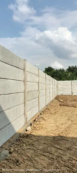 Pagar panel terpasang