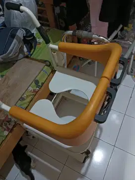 Kursi roda ke kamar mandi