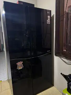 Kulkas 2 pintu,,kapasitas 675 L