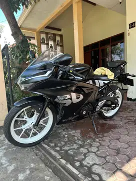 Suzuki GSX-R 150 hitam 2018