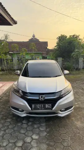 Hr-v prestige 2015 tertinggi plat B km 90 ribu a/pribadi jual murah