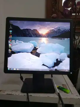 LED Monitor Merk Dell 17 Inch Square