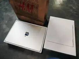 Apple Macbook Air M3 13inchi 16/256GB ResmiBox