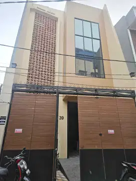 Rumah 3 Setengah Lantai di Tambora Jembatan Lima Jakbar