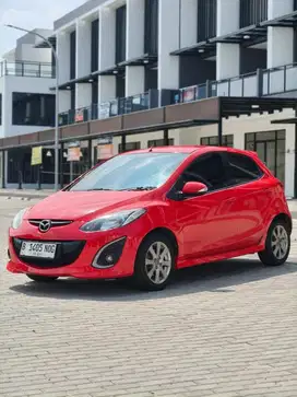 LOW KM MULUS TERAWAT LIKE NEW ! Mazda 2 1.5 V AT 2014 Merah