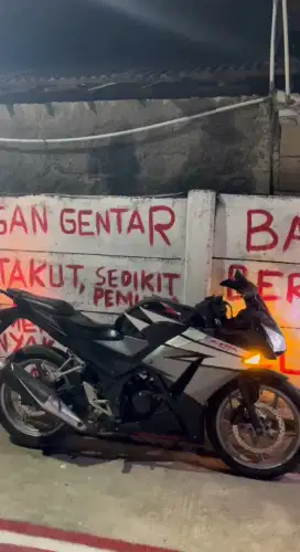 HONDA CBR 150 R 2015