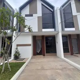 Rumah 2 lantai siap huni di karawac,i tanpa dp & biaya surat, free ppn