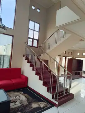 Dijual murah vila lt750/300 harga2,75 di graha puspa Lembang Bandung