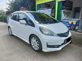 DIJUAL HONDA JAZZ RS A/T 2014