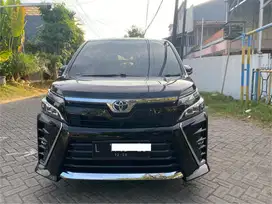 Toyota Voxy 2.0 2020 AT