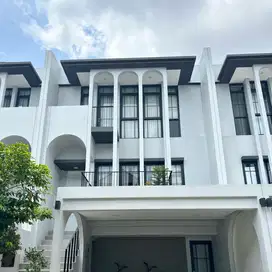RUMAH CANTIK JUAL BU DI KAWASAN MEWAH BSD LOKASI SANGAT STRATEGIS